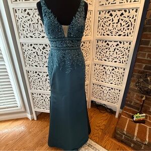 NWT JJ’s House Elegant Teal Embellished V-Neck Evening Dress Sz 6